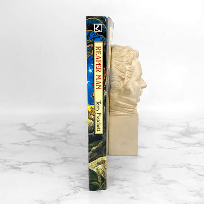 Reaper Man by Terry Pratchett [U.K. FIRST PAPERBACK EDITION] • Discworld #11