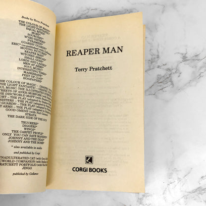 Reaper Man by Terry Pratchett [U.K. FIRST PAPERBACK EDITION] • Discworld #11