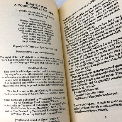 Reaper Man by Terry Pratchett [U.K. FIRST PAPERBACK EDITION] • Discworld #11