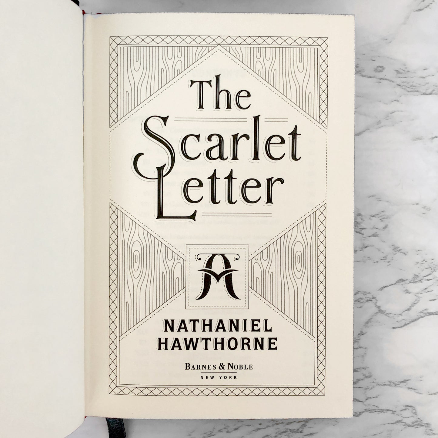 The Scarlet Letter by Nathaniel Hawthorne [LEATHERBOUND CLASSICS / 2011]