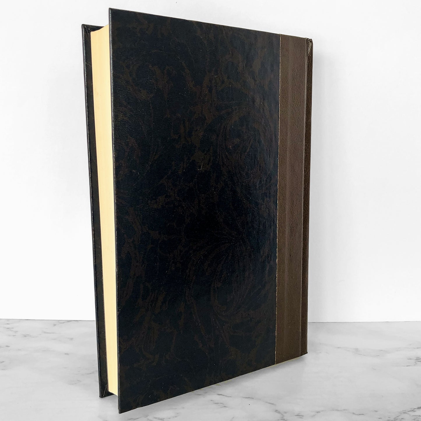 The Adventures of Sherlock Holmes by Sir Arthur Conan Doyle [ILLUSTRATED DIGEST EDITION / 1987]