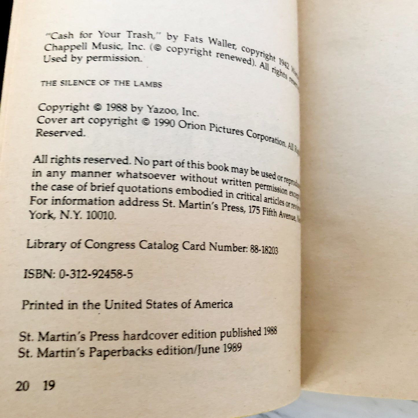 The Silence of the Lambs by Thomas Harris [1989 MOVIE TIE-IN PAPERBACK]