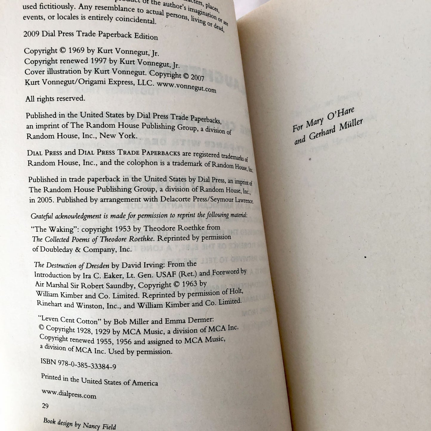 Slaughterhouse Five by Kurt Vonnegut [TRADE PAPERBACK / 2009]