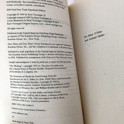 Slaughterhouse Five by Kurt Vonnegut [TRADE PAPERBACK / 2009]