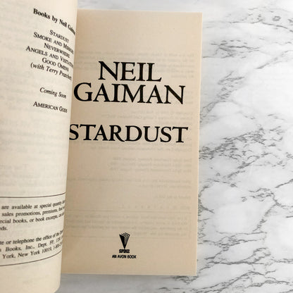 Stardust by Neil Gaiman [FIRST PAPERBACK EDITION / 2000]