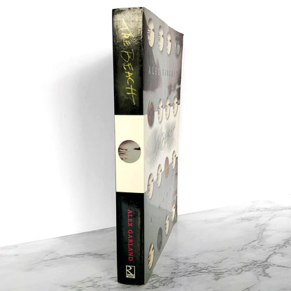 The Beach by Alex Garland [FIRST PAPERBACK PRINTING / 1997]