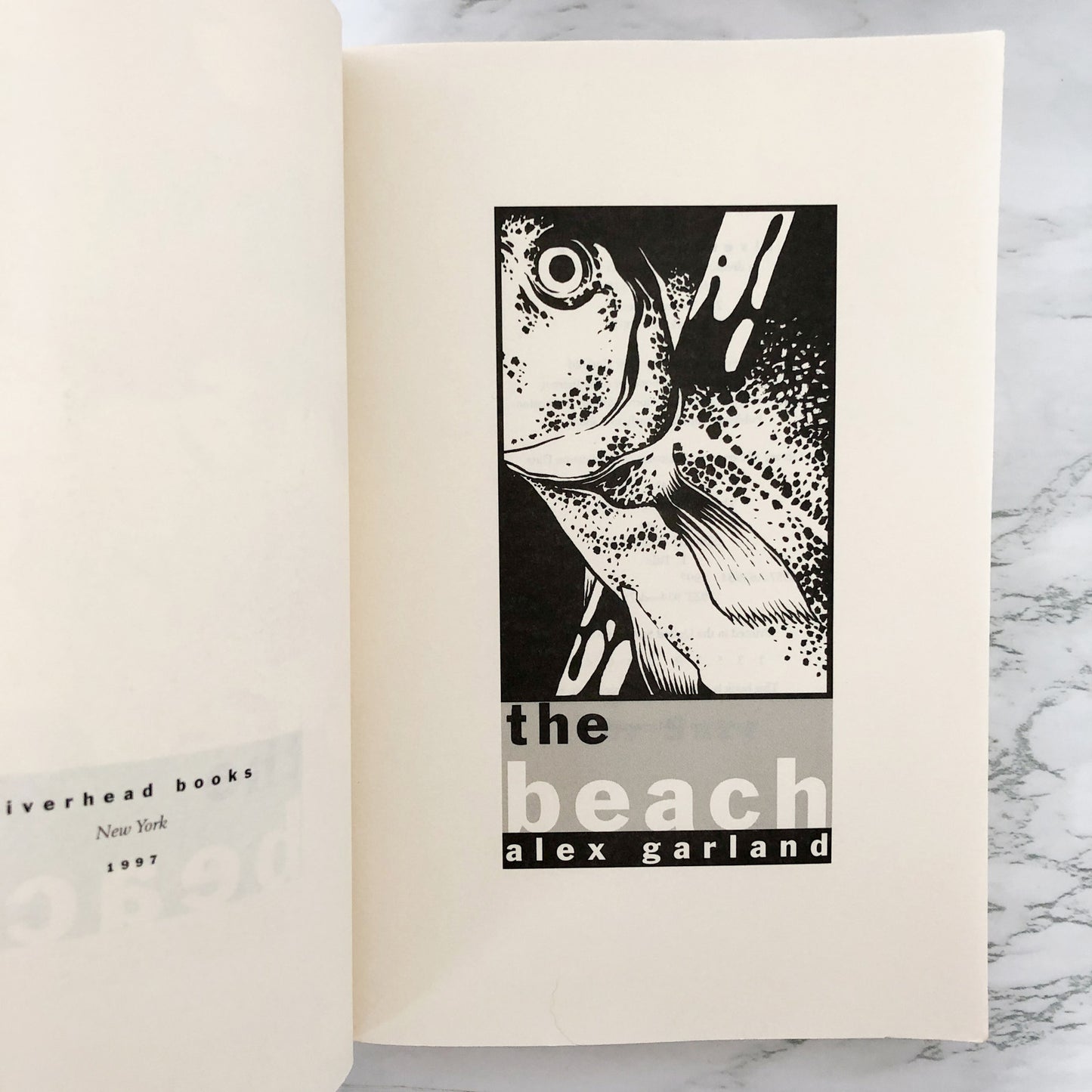 The Beach by Alex Garland [FIRST PAPERBACK PRINTING / 1997]