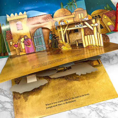 The First Christmas - A Festive Pop-Up Book by Tomie dePaola [FIRST EDITION] 1984