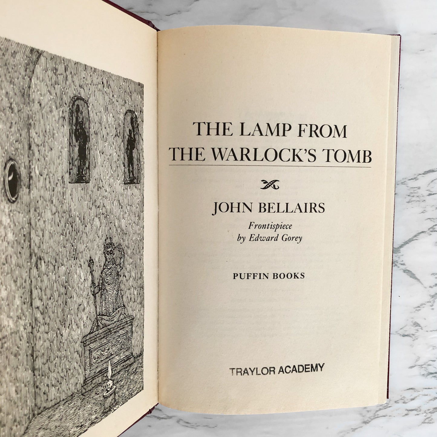 The Lamp from the Warlock's Tomb by John Bellairs [PERMABOUND HARDBACK] 1999 • Puffin