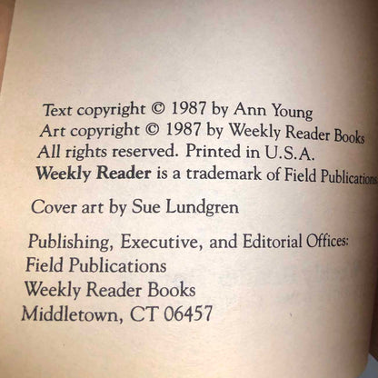 The Mystery of the Singing Mermaid by Ann Young [1986 PAPERBACK]