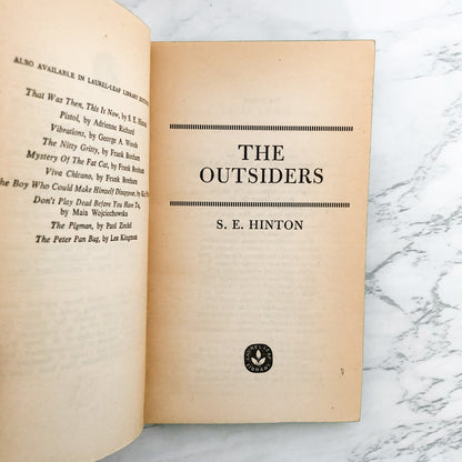 The Outsiders by S.E. Hinton [1973 PAPERBACK]