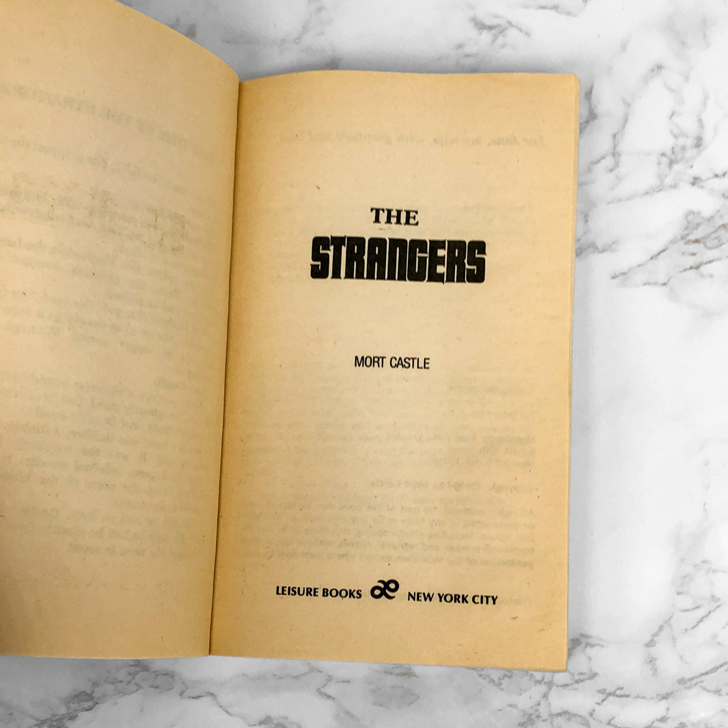 The Strangers by Mort Castle [FIRST EDITION PAPERBACK] 1984 • Leisure Horror