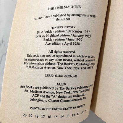 The Time Machine by H.G. Wells [1988 PAPERBACK]
