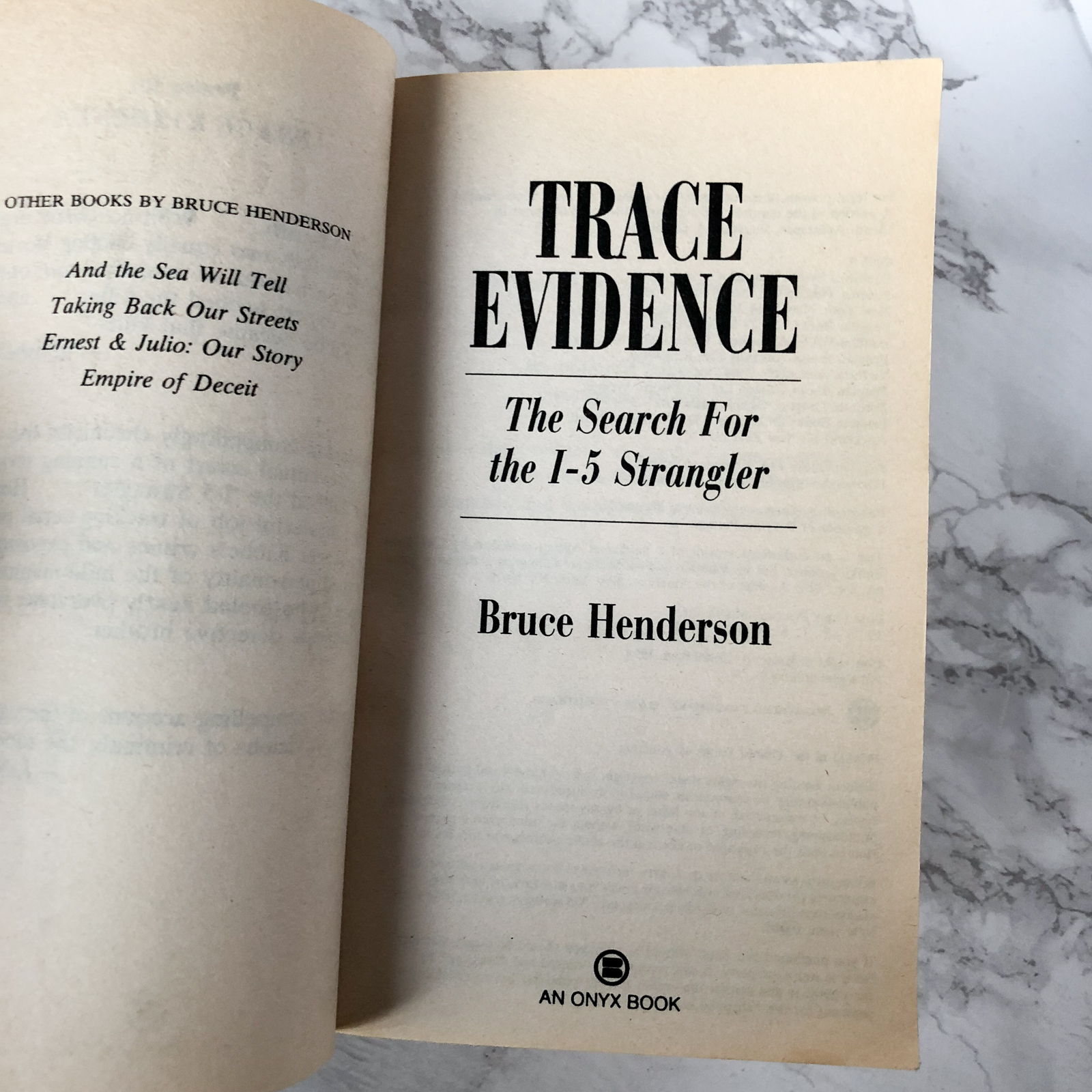 Trace Evidence: The Hunt for the I-5 Strangler by Bruce Henderson [1999 PAPERBACK] - Bookshop Apocalypse