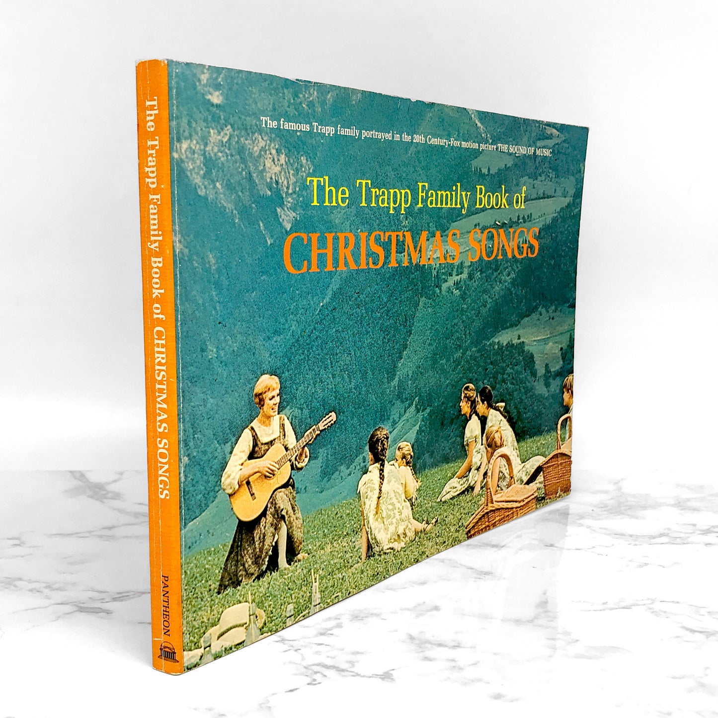The Trapp Family Book of Christmas Songs [VINTAGE TRADE PAPERBACK] 1973 ❧ Pantheon Books