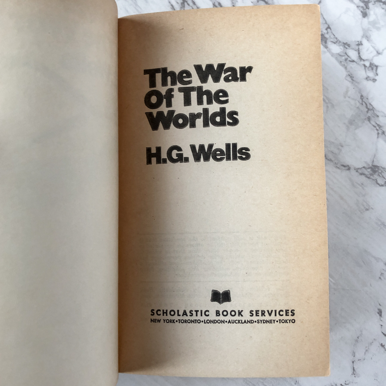 The War of the Worlds by H.G. Wells - Bookshop Apocalypse